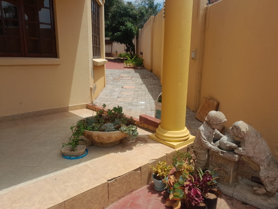 6 Bedroom Property for Sale in Safari Gardens North West